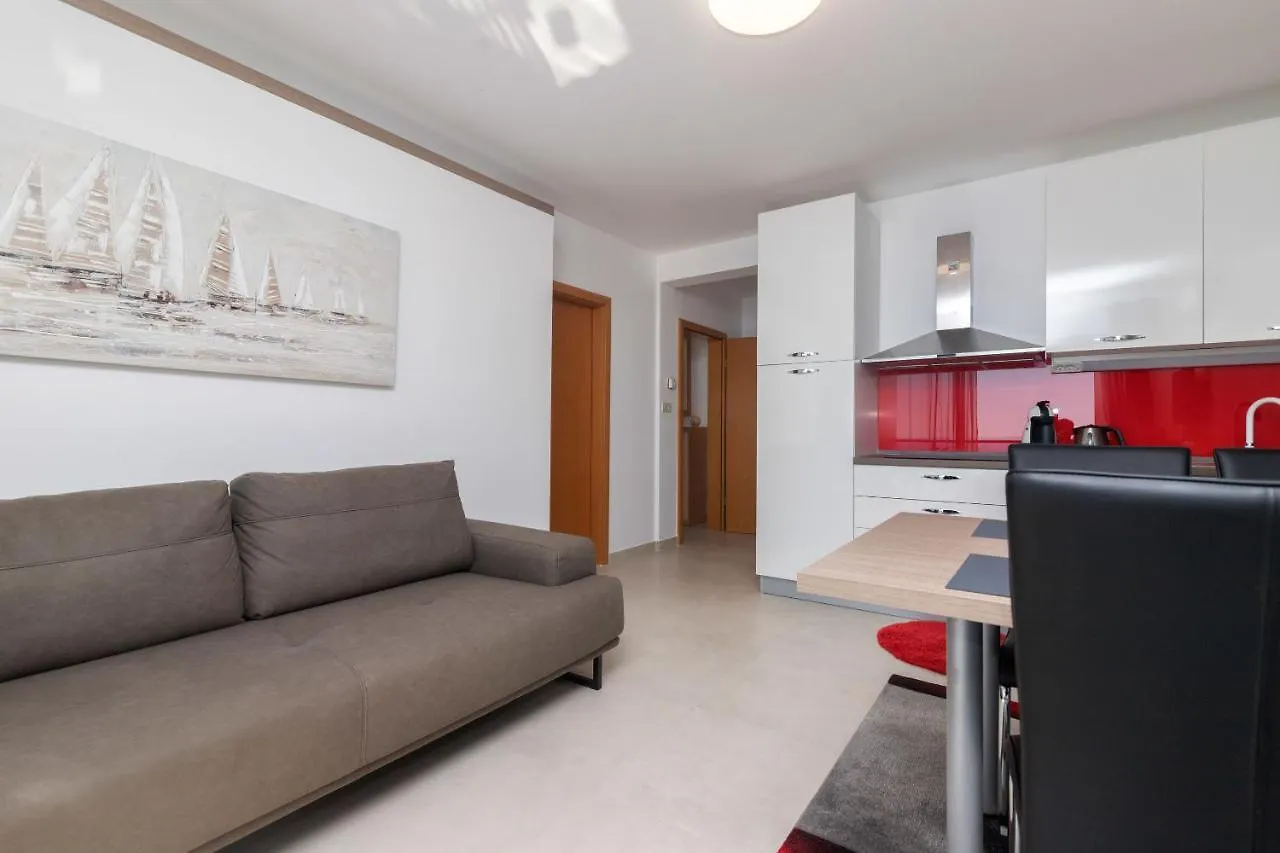 Apartments Villa Adore Icici 0*,