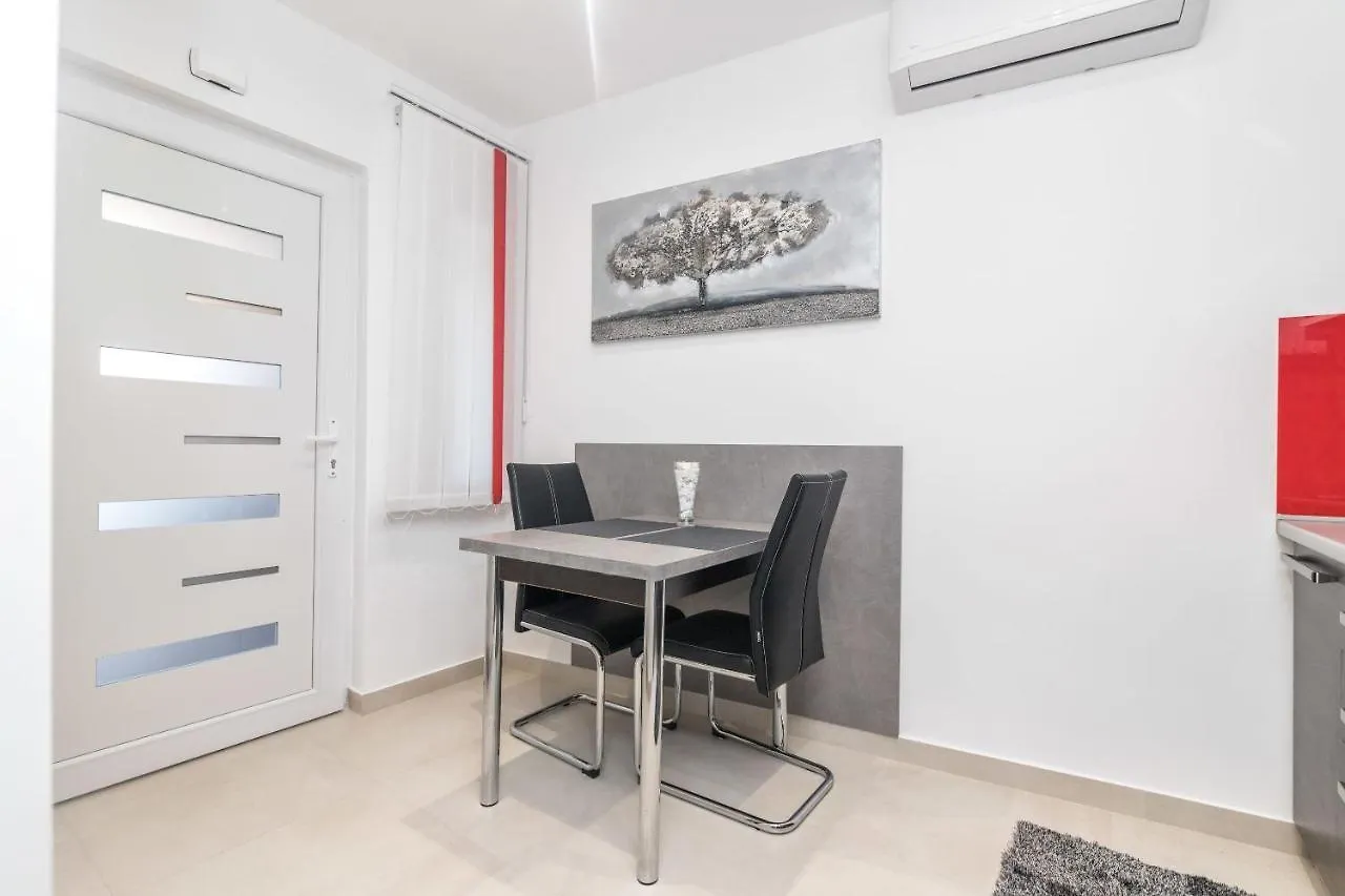 Apartments Villa Adore Icici Croatia