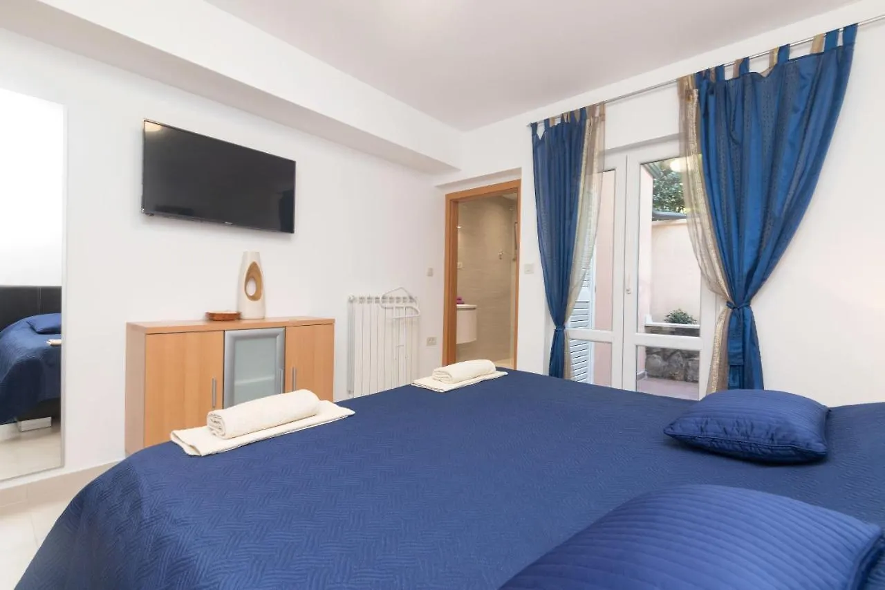 Apartments Villa Adore Icici 0*,