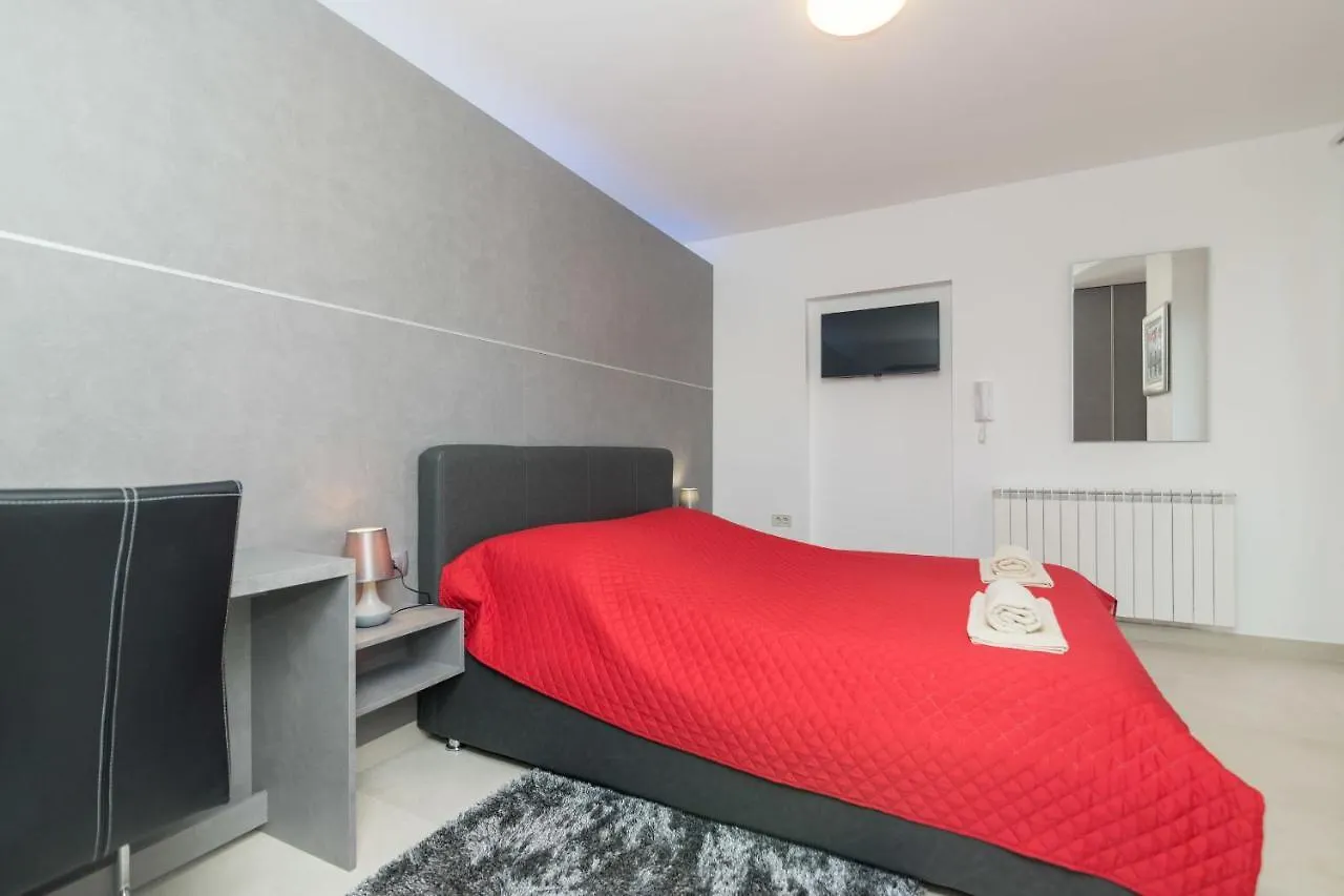 Apartments Villa Adore Icici 0*,