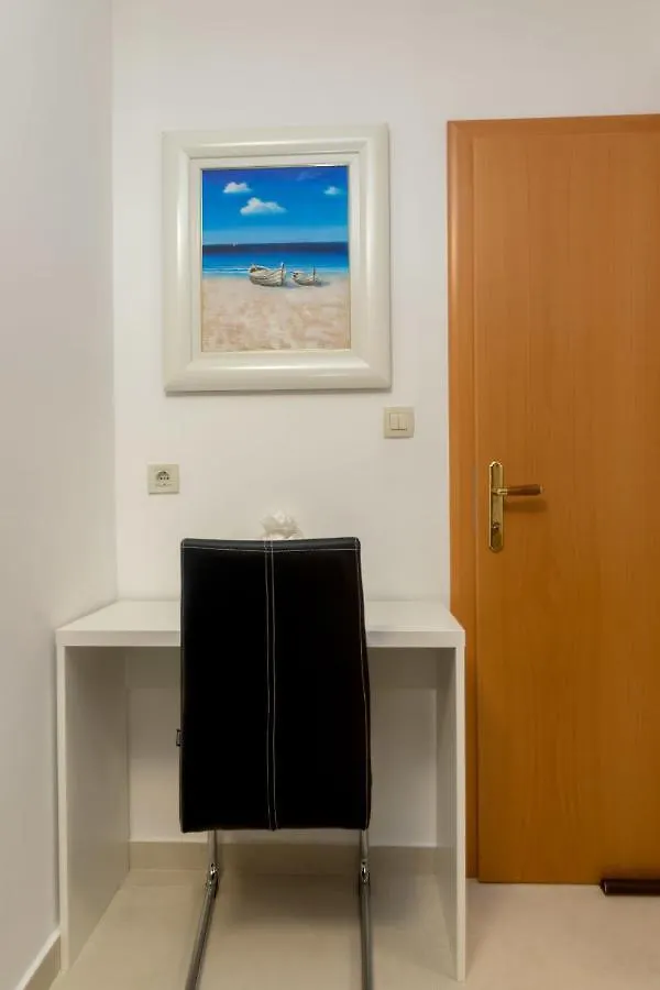 Apartments Villa Adore Ičići 0*,
